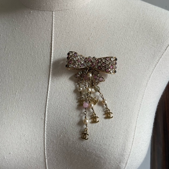 Vintage 2002 Chanel Gripoix Bow Brooch. - Picture 8 of 9